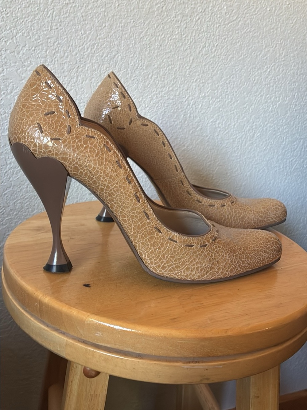 John Fluevog - Audrey 07 - Tan Crackle Leather - sz 11
